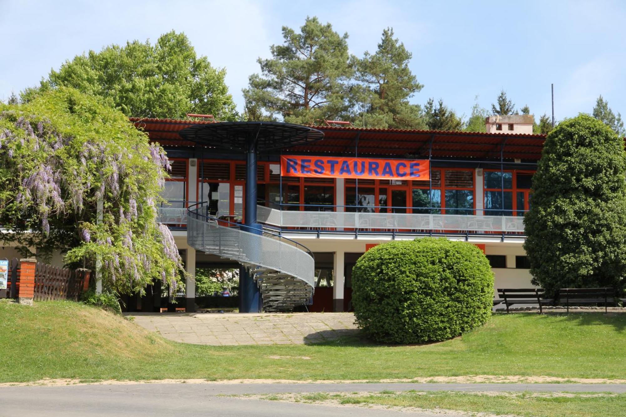 Juniorcamp Nova Zivohost Hotel Křečovice Kültér fotó